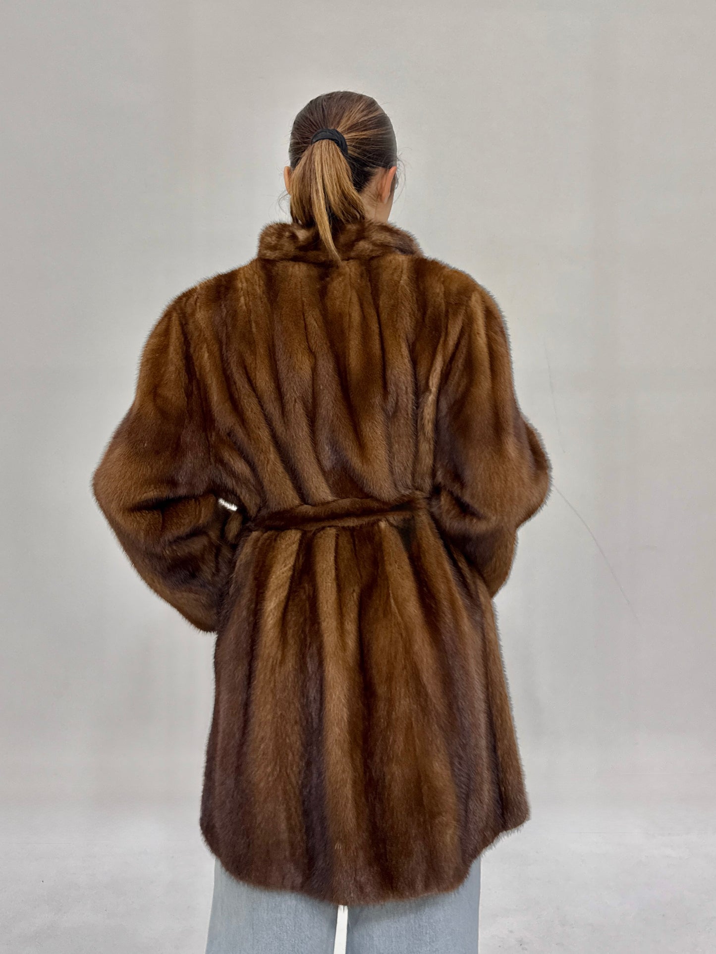 Visone con tasche e cintura