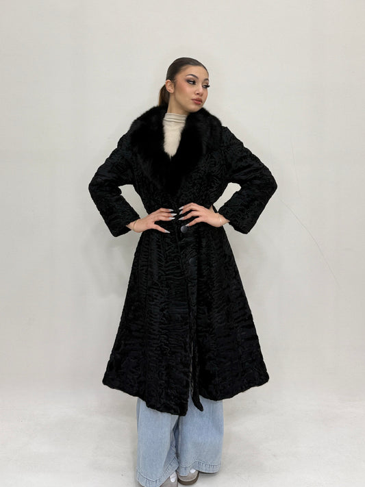 Cappotto in astrakan con collo di volpe