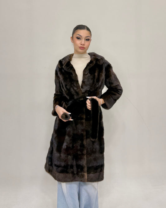 Cappotto di visone con cintura lavorazione orizzontale