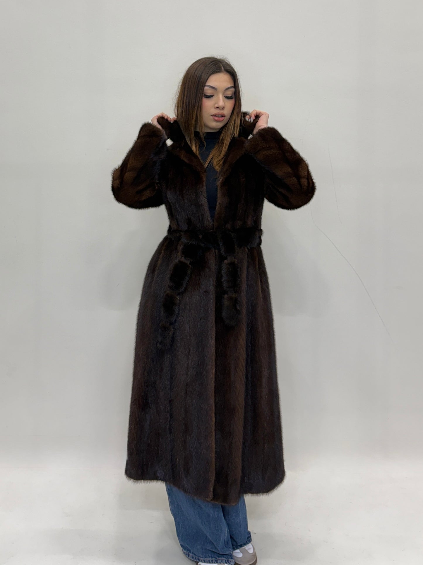 Visone lavorazione lungo lavorazione spirale sulle maniche e cintura