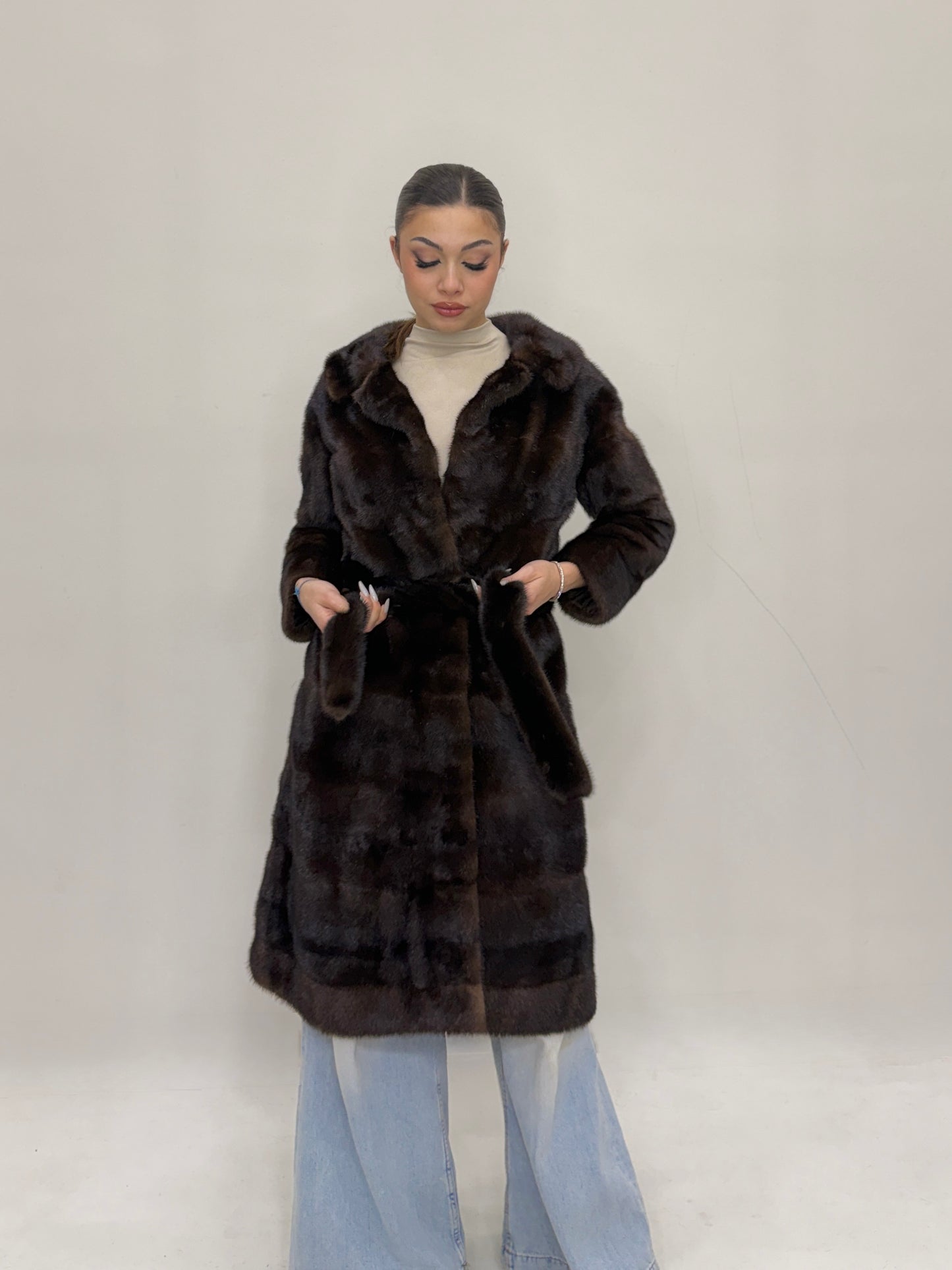 Cappotto di visone con cintura lavorazione orizzontale