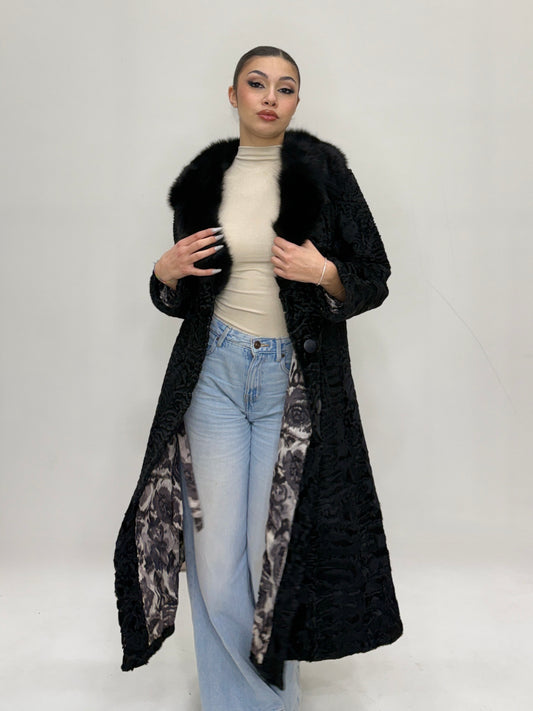 Cappotto in astrakan con collo di volpe