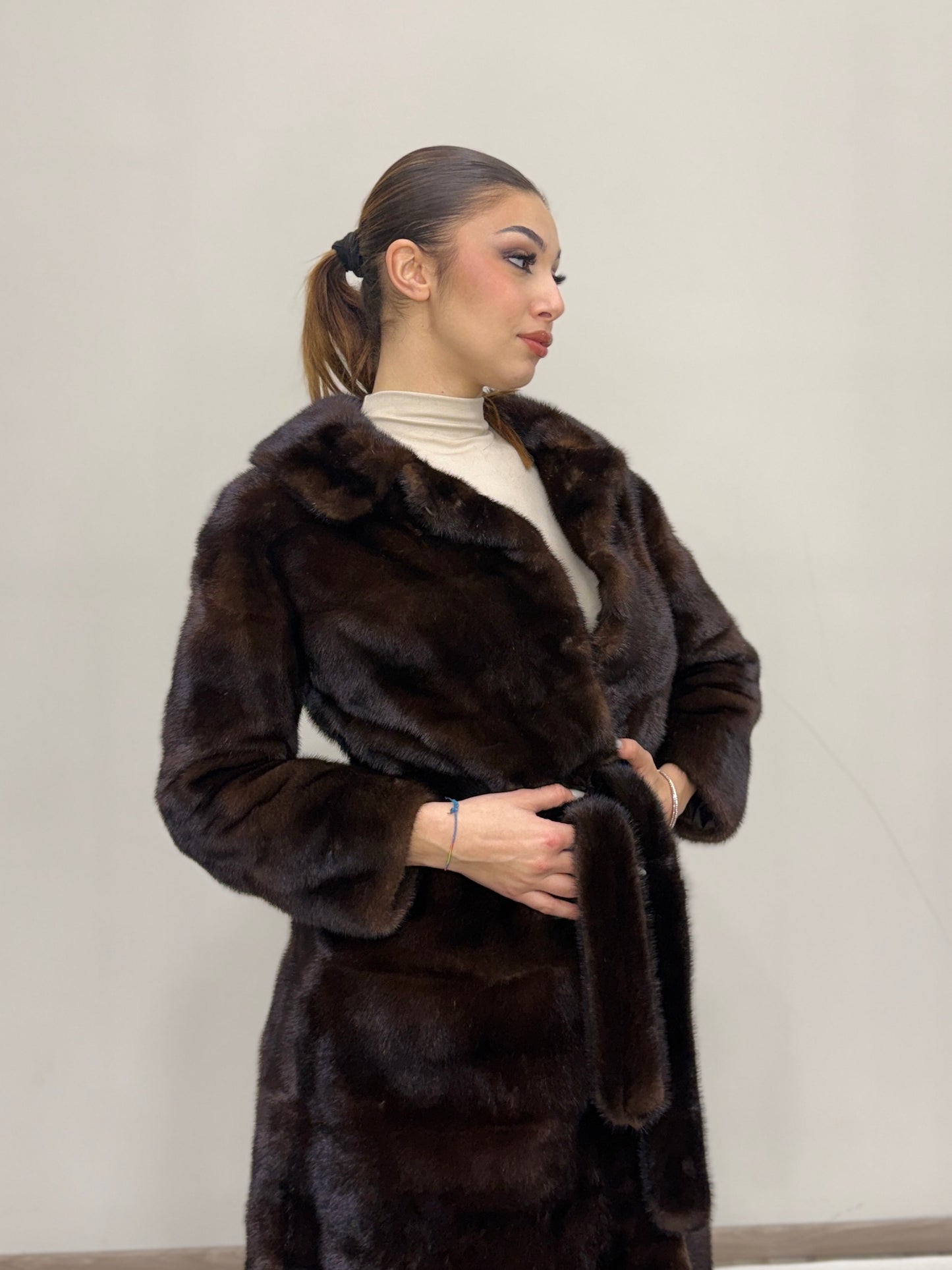 Cappotto di visone con cintura lavorazione orizzontale