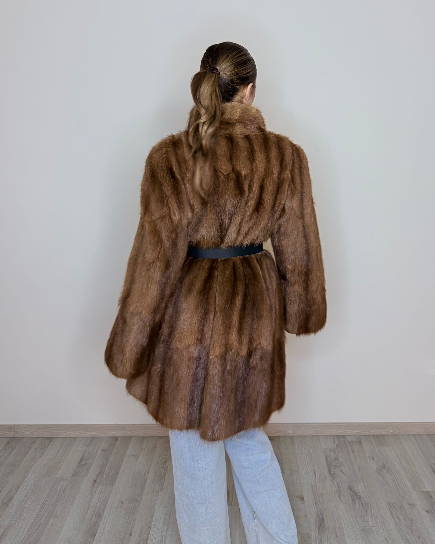 Visone 3/4 a lavorazione verticale color marrone – Pelliccia rigenerata di lusso