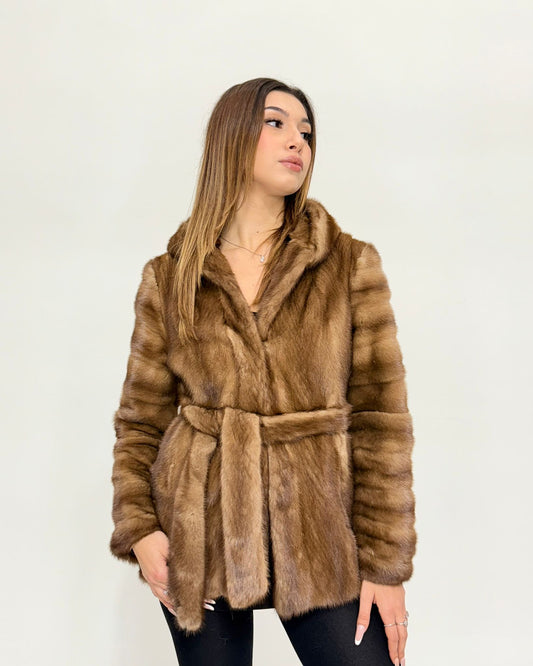 Cappotto in Visone Color Miele Rigenerato con Maniche a Lavorazione Orizzontale