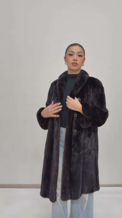 Cappotto in Visone lavorazione pelle intere abbottonatura semilaterale